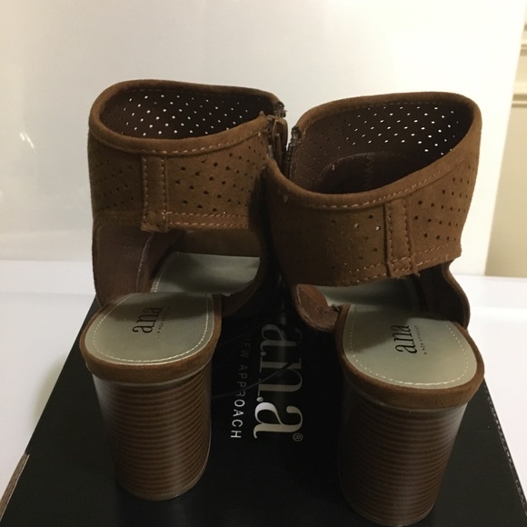 a.n.a Tasha women’s zip peep toe block heels booti - Picture 9 of 13